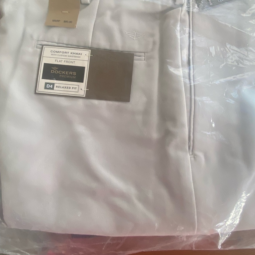 Dockers Premium Comfort Khaki Pants in Light Tan 34x32